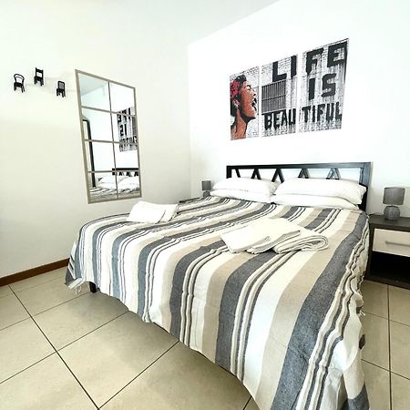 Toret Vanchiglia Studio Apartment Torino Exterior foto