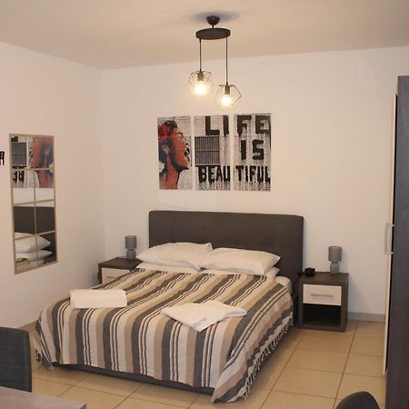 Toret Vanchiglia Studio Apartment Torino Exterior foto