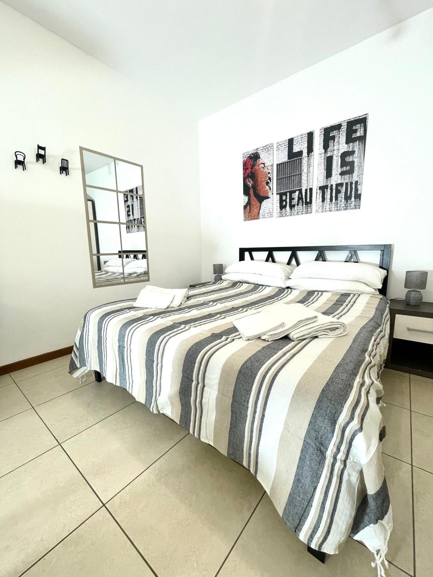 Toret Vanchiglia Studio Apartment Torino Exterior foto
